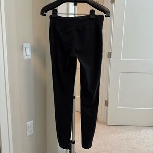 Black high-rise leggings #leggings #activewear